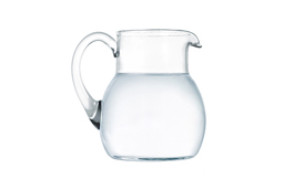 Kvinder drikker mere vand til aftensmaden